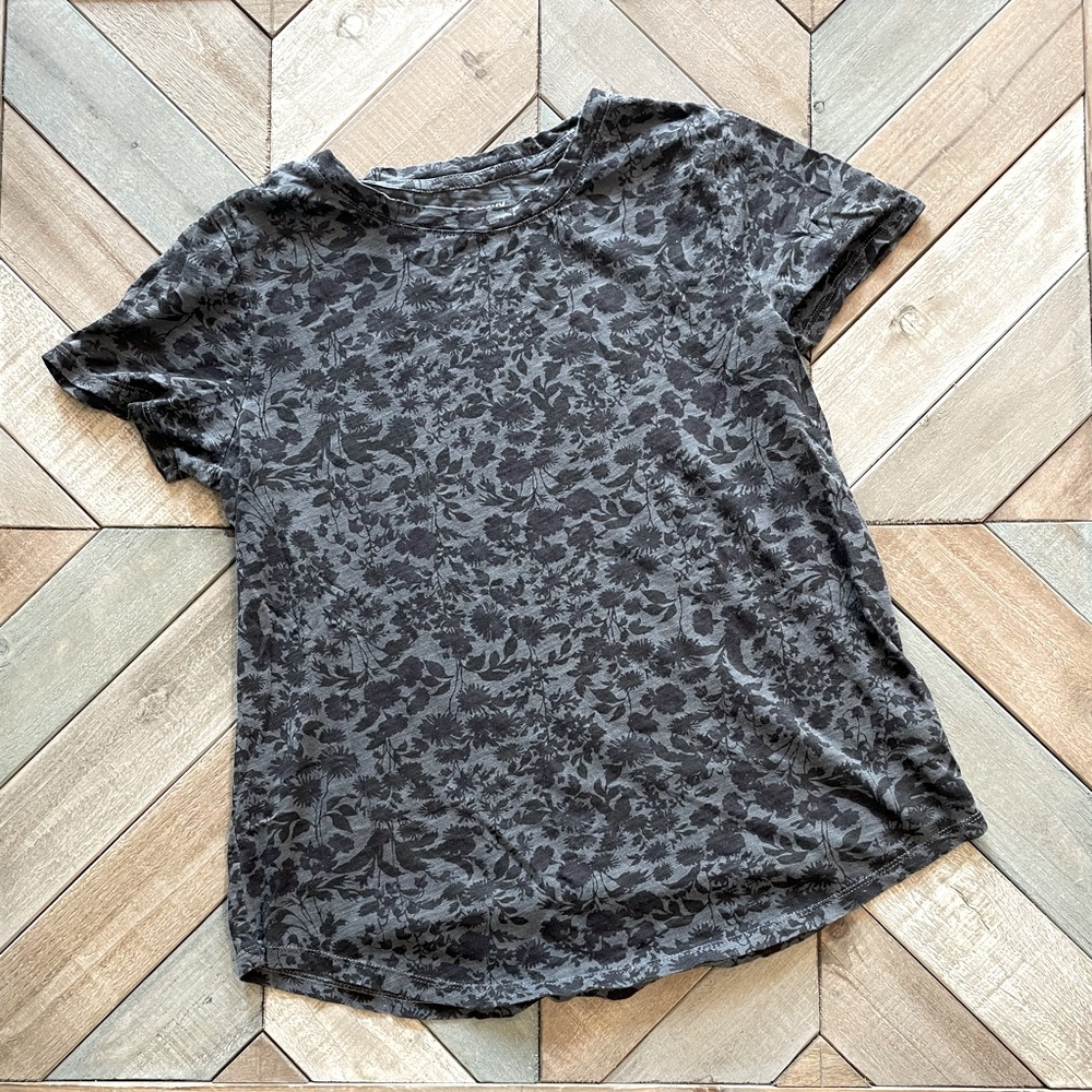 Old Navy floral t shirt black purple goth?
